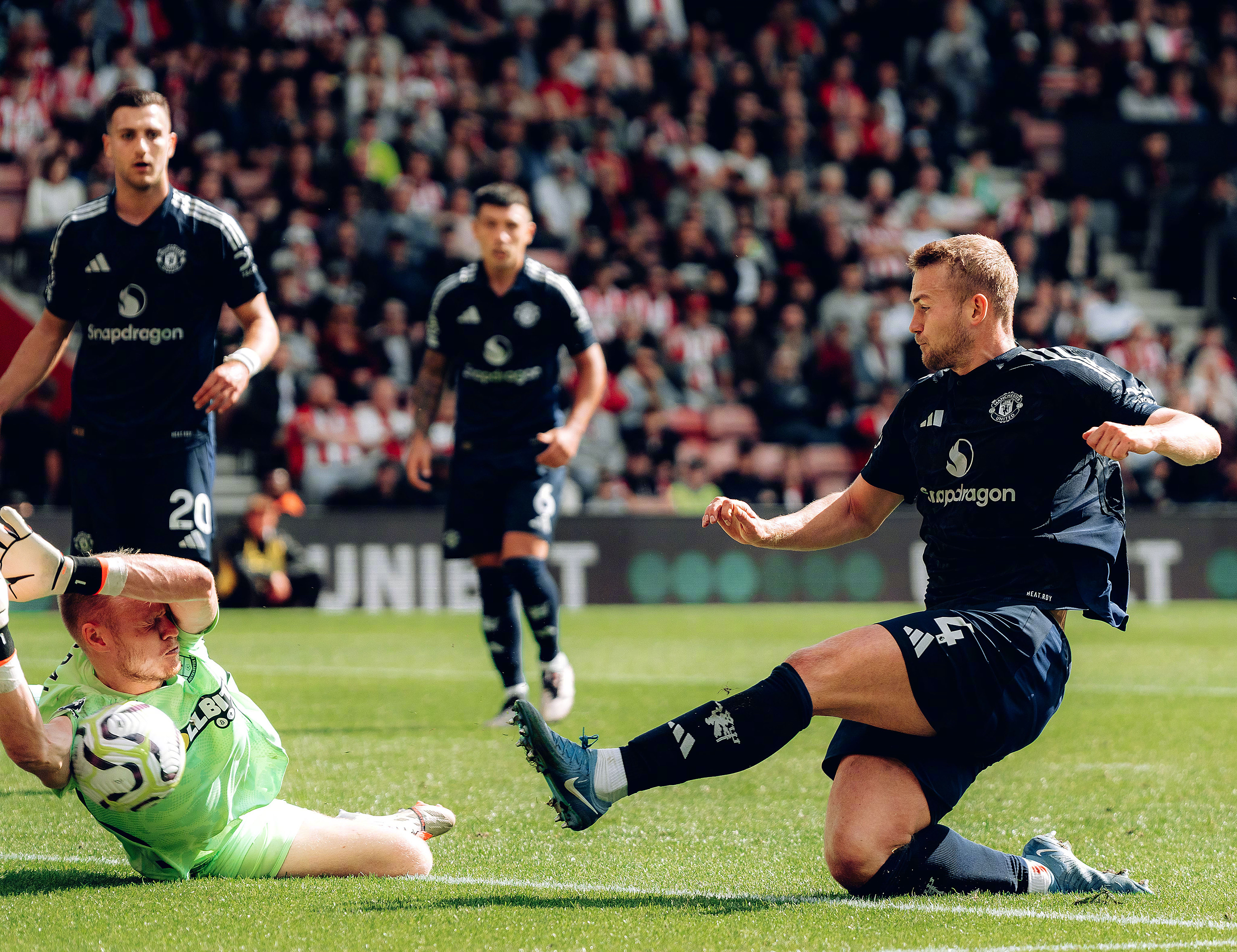 雷竞技CSGO包含国际比赛日欧超杯焦点战；马德里竞技内部沟通；更衣室稳定；轮换策略成焦点的词条