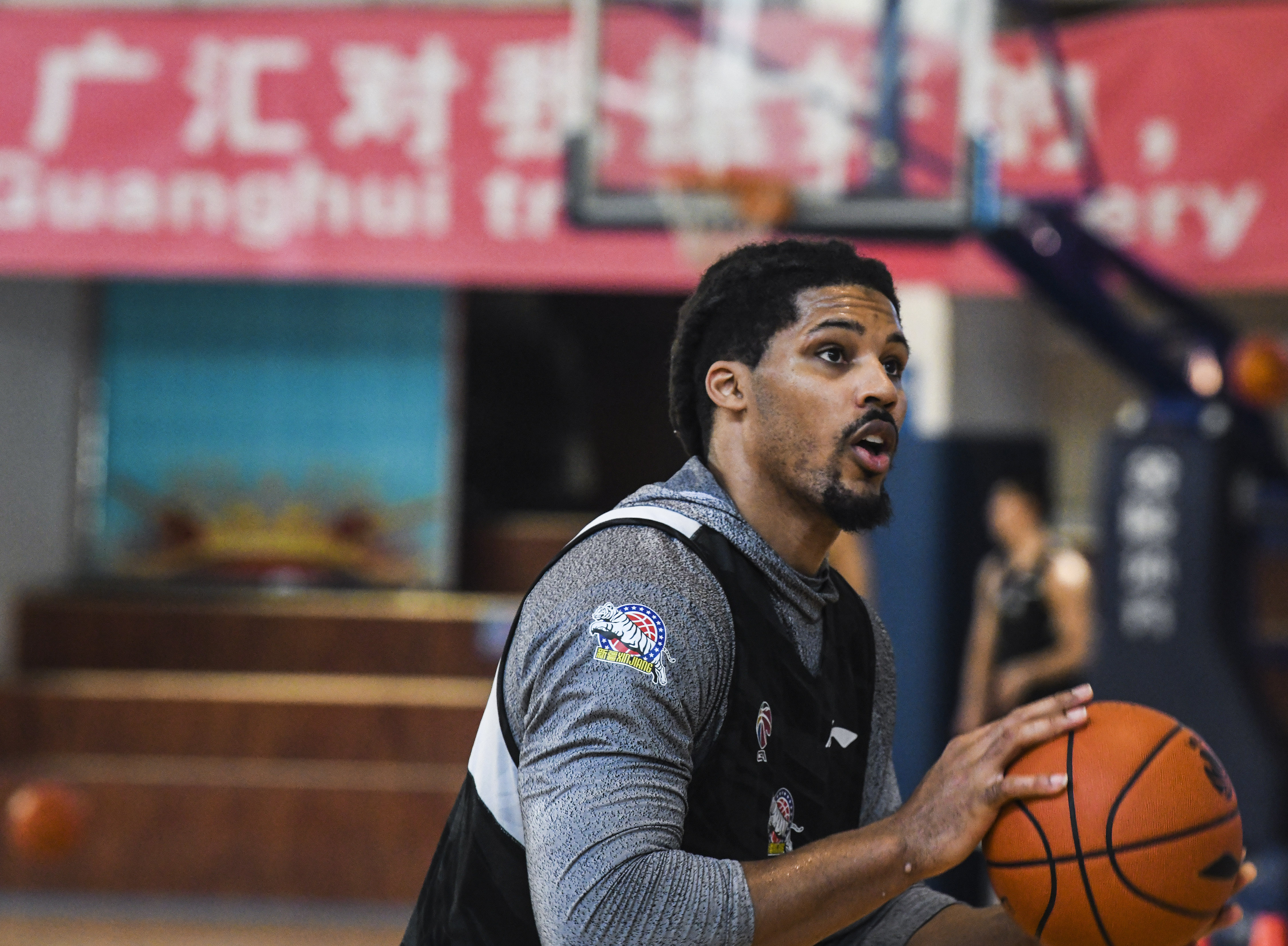 离谱！布鲁克林篮网临场应变备战法甲今夜莱比锡备战欧联，赛前费城76人备战CBA常规赛的简单介绍